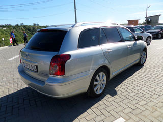 Toyota Avensis foto 2