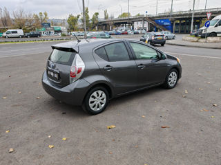 Toyota Prius c foto 6