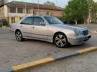 Mercedes E-Class foto 4