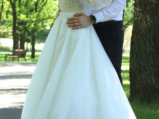 Свадебное платье, цена указана вместе с кругом и чехлом
