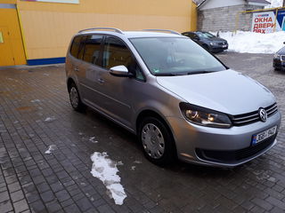 Volkswagen Touran foto 2