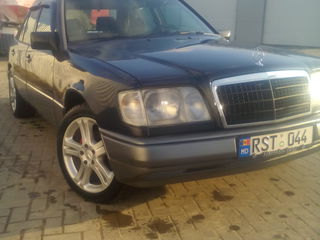 Mercedes Series (W124) foto 1