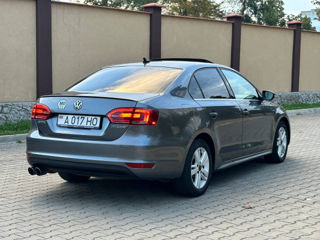 Volkswagen Jetta foto 4