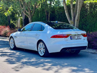 Jaguar XF foto 2