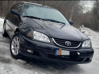 Toyota Avensis foto 2