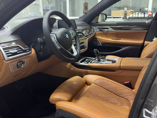 BMW 7 Series foto 6