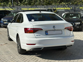 Volkswagen Jetta foto 4