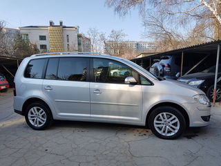 Volkswagen Touran foto 1