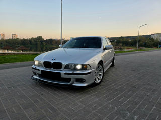 BMW 5 Series foto 1