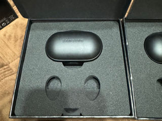 Срочно продам наушники Samsung gear iconx 2 пары ! foto 5