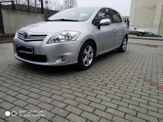 Chirie auto Prakat auto Chisinau  Prius Golf Skoda Auris Yaris Automat Hybrid