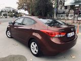 Hyundai Elantra foto 4