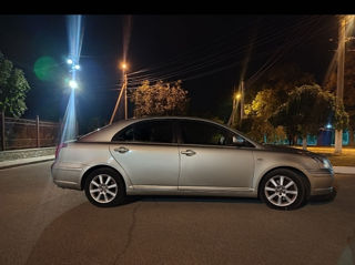 Toyota Avensis foto 3