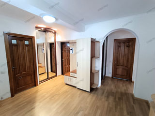 Apartament cu 3 camere, 95 m², Buiucani, Chișinău foto 2