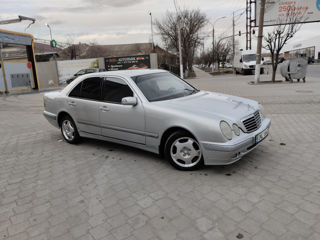 Mercedes E-Class фото 6