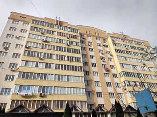 Se vinde apartament cu 2 camere! De replanificat +living! 80 m2! Variantă albă! str. Alba Iulia! foto 2