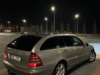 Mercedes C-Class Wagon foto 3