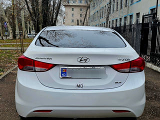 Hyundai Elantra foto 9