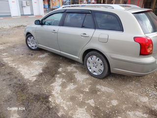 Toyota Avensis foto 3