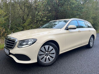 Mercedes E-Class foto 2