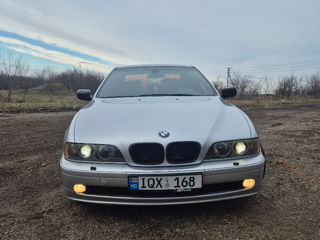 BMW 5 Series foto 2