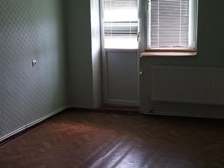 Продаю квартиру в хорошем районе, по-вопросом звонить на номер)) foto 2