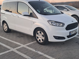 Ford Tourneo Courier foto 2