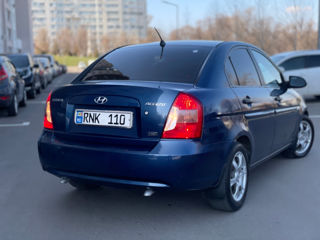 Hyundai Accent foto 6