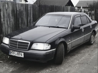 Mercedes C-Class foto 2