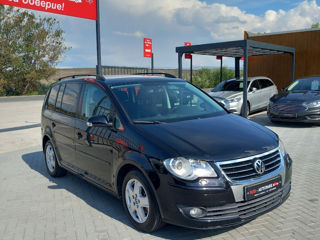 Volkswagen Touran foto 2