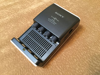 Зарядное устройство Sony BCG-34HUE (тип AA/AAA) foto 2