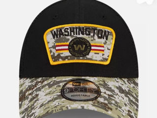 Washington Commanders New Era Salute To Service Trucker 9FORTY Snapback foto 3