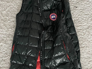 Vând Vestă Canada Goose  foto 0