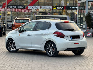 Peugeot 208 foto 5