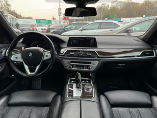 BMW 7 Series foto 8