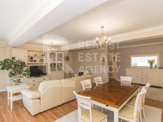 Chirie, Apartament, 4 odăi, Centru, str. București foto 1