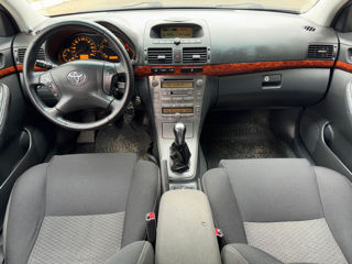 Toyota Avensis foto 6