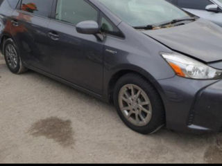 Toyota Prius v