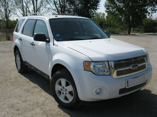 Ford Escape foto 2