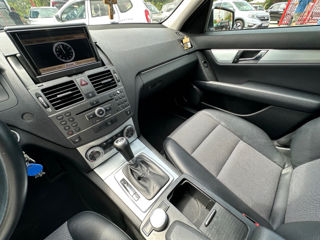 Mercedes C-Class foto 14