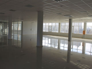 Arenda ! oficiu ,magazin -depozit 360m2 etajul 2,este accensor marfar,cu esire la strada principala. foto 2