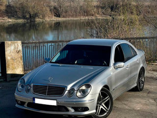 Mercedes E-Class foto 1