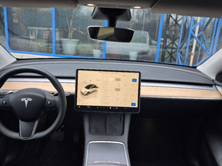 Tesla Model Y foto 2