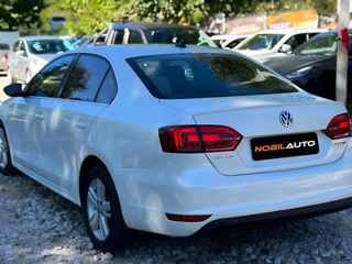 Volkswagen Jetta foto 4