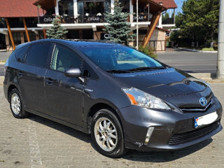 Toyota Prius v