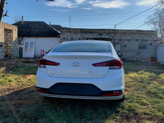 Hyundai Elantra foto 5