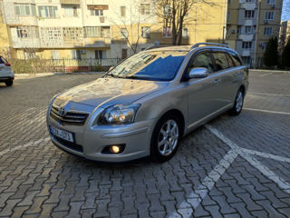 Toyota Avensis foto 2