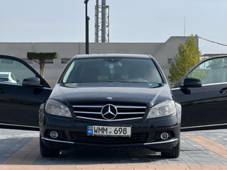 Mercedes C-Class foto 2