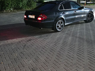 Mercedes E-Class foto 1