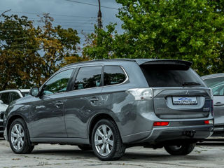 Mitsubishi Outlander foto 2